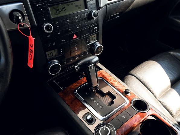 Volkswagen Touareg I Рестайлинг с пробегом 2007 года, цена 926 000 рублей, 325252 км, внедорожник, Автокод Объявления