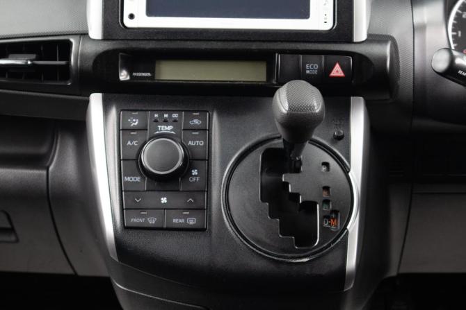Toyota Wish II Рестайлинг с пробегом 2013 года, цена 1 529 000 рублей, 183042 км, минивэн, Автокод Объявления