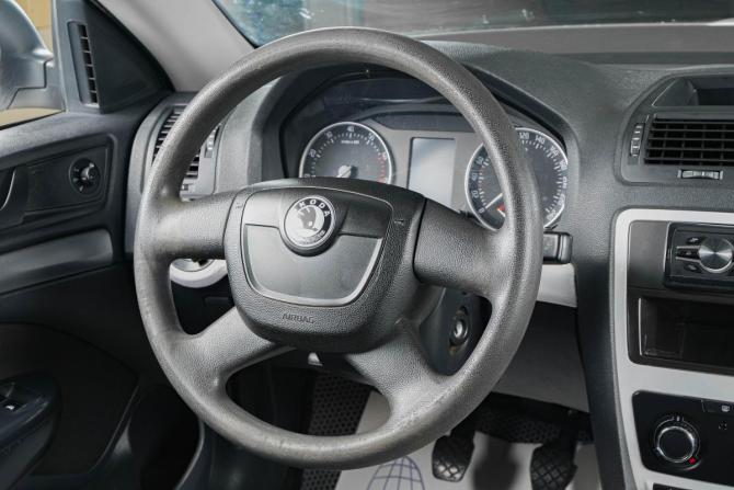 Skoda Octavia II (A5) Рестайлинг с пробегом 2012 года, цена 669 000 рублей, 372000 км, лифтбек, Автокод Объявления