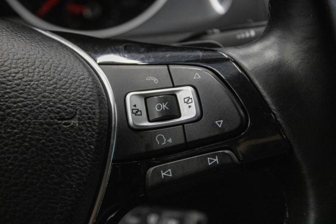Volkswagen Golf VII Рестайлинг с пробегом 2017 года, цена 1 379 000 рублей, 185358 км, универсал, Автокод Объявления