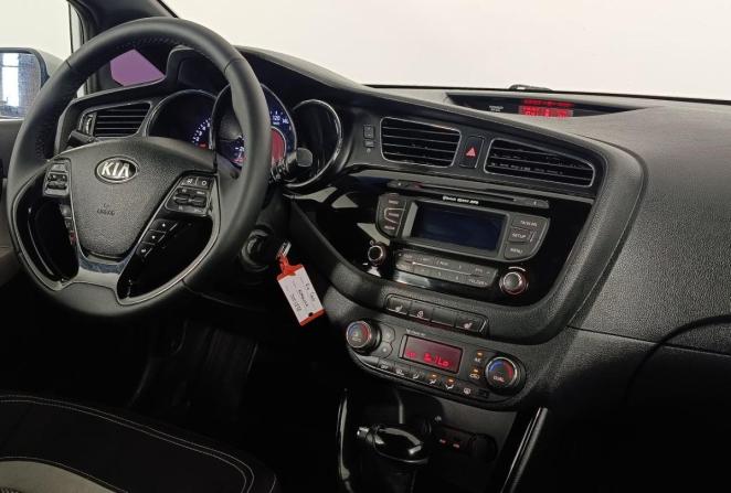 Kia Ceed II с пробегом 2015 года, цена 965 000 рублей, 177228 км, хэтчбек, Автокод Объявления