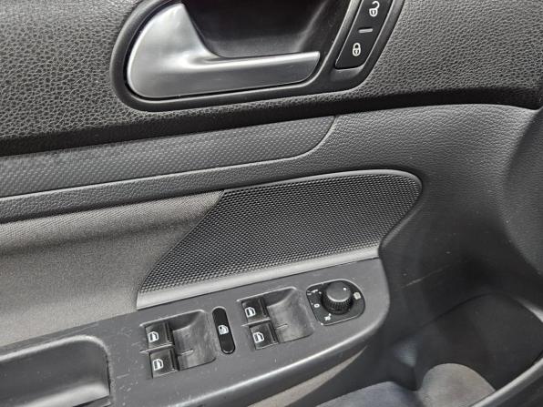 Volkswagen Golf V с пробегом 2006 года, цена 535 000 рублей, 297966 км, хэтчбек, Автокод Объявления