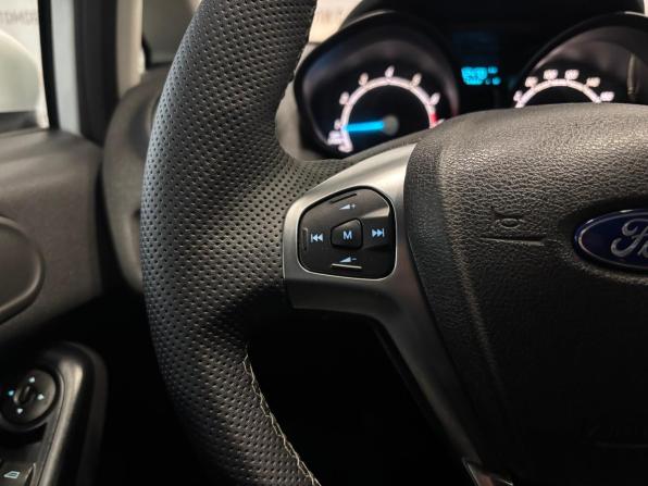 Ford Fiesta Mk6 Рестайлинг с пробегом 2016 года, цена 599 000 рублей, 92282 км, седан, Автокод Объявления