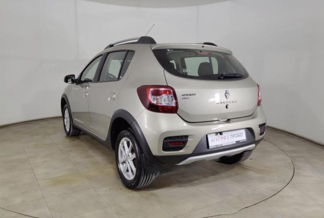Renault Sandero II с пробегом 2015 года, цена 899 000 рублей, 95387 км, хэтчбек, Автокод Объявления