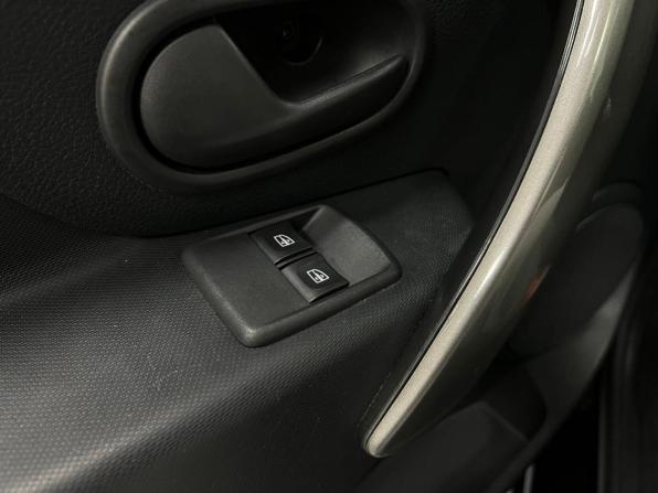 Renault Logan II Рестайлинг с пробегом 2021 года, цена 940 000 рублей, 67450 км, седан, Автокод Объявления
