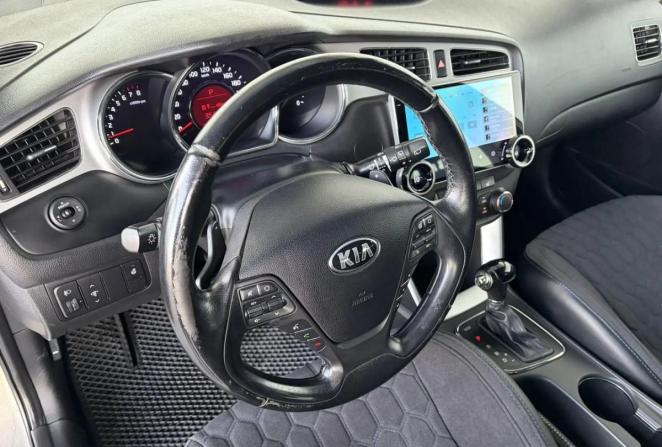 Kia Ceed II с пробегом 2015 года, цена 925 000 рублей, 142236 км, хэтчбек, Автокод Объявления