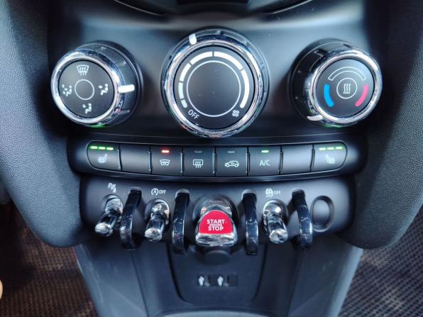 Mini Hatch III (F55/F56) Рестайлинг с пробегом 2020 года, цена 1 990 000 рублей, 84981 км, хэтчбек, Автокод Объявления