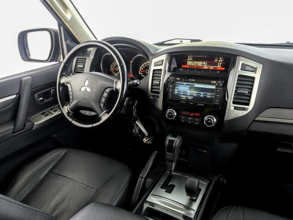 Mitsubishi Pajero IV Рестайлинг 2 с пробегом 2015 года, цена 2 650 000 рублей, 114877 км, внедорожник, Автокод Объявления
