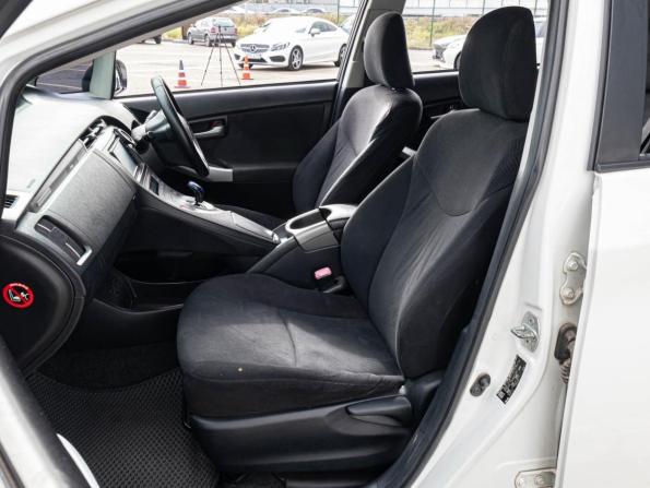 Toyota Prius III Рестайлинг (XW30) с пробегом 2012 года, цена 1 239 000 рублей, 175854 км, лифтбек, Автокод Объявления