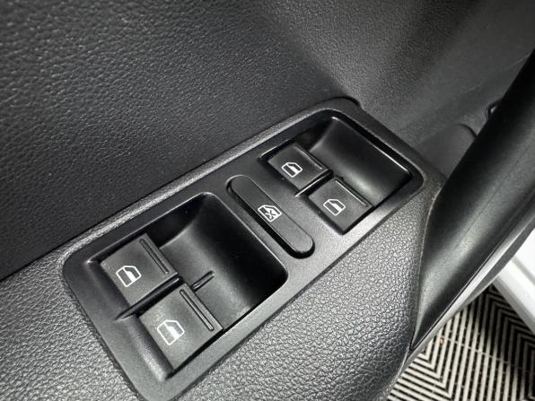 Volkswagen Polo V Рестайлинг с пробегом 2016 года, цена 999 000 рублей, 164133 км, седан, Автокод Объявления