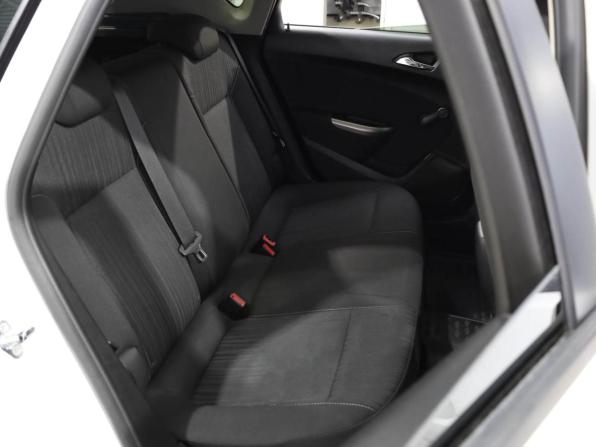 Opel Astra J с пробегом 2011 года, цена 749 000 рублей, 173318 км, хэтчбек, Автокод Объявления