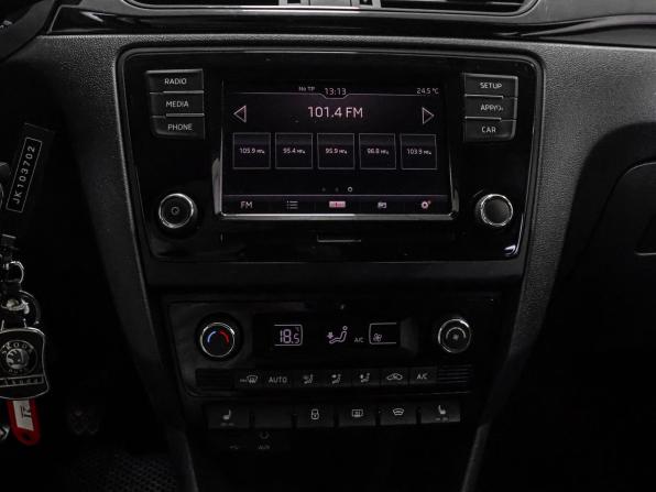 Skoda Rapid I с пробегом 2017 года, цена 989 000 рублей, 124740 км, лифтбек, Автокод Объявления