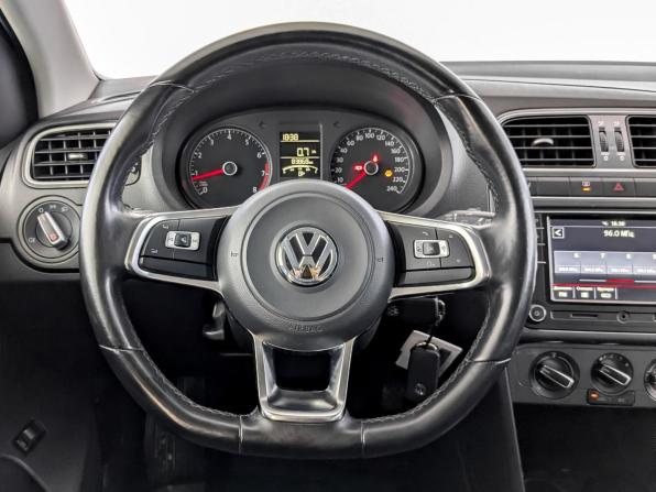 Volkswagen Polo V Рестайлинг с пробегом 2019 года, цена 1 200 000 рублей, 83866 км, седан, Автокод Объявления