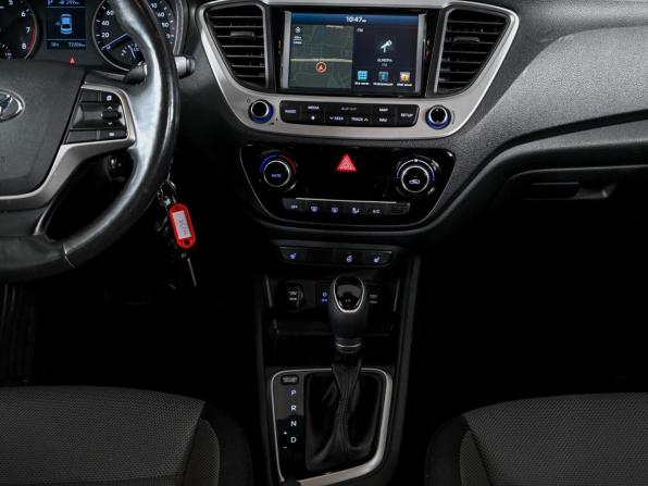 Hyundai Solaris II с пробегом 2018 года, цена 1 300 000 рублей, 72205 км, седан, Автокод Объявления