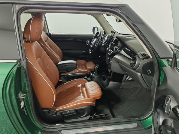 Mini Hatch III (F55/F56) Рестайлинг с пробегом 2021 года, цена 2 099 000 рублей, 99885 км, хэтчбек, Автокод Объявления