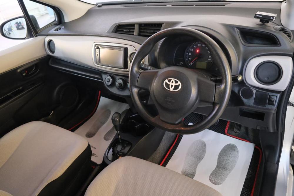 Toyota Vitz III (XP130) Омск  - изображение 10