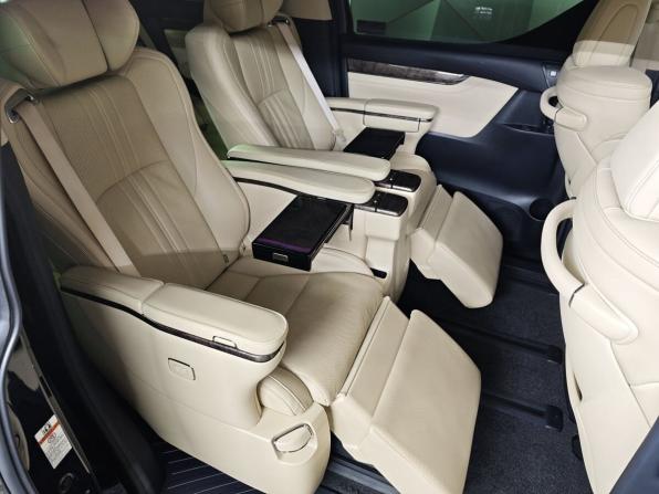 Toyota Alphard III Рестайлинг с пробегом 2021 года, цена 6 690 000 рублей, 61056 км, минивэн, Автокод Объявления