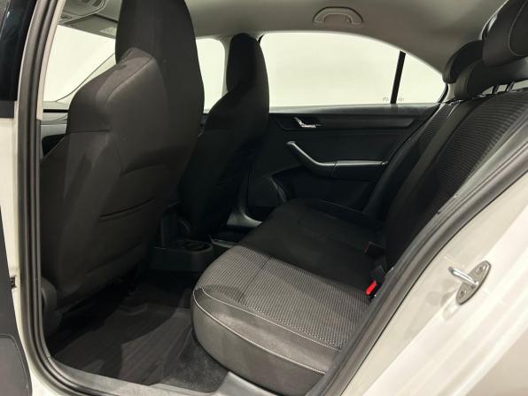 Skoda Rapid I с пробегом 2015 года, цена 859 000 рублей, 139817 км, лифтбек, Автокод Объявления