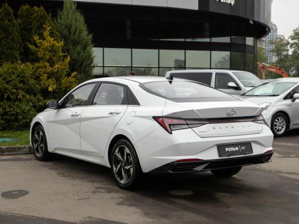 Hyundai Elantra VII (CN7) с пробегом 2023 года, цена 2 289 000 рублей, 300 км, седан, Автокод Объявления