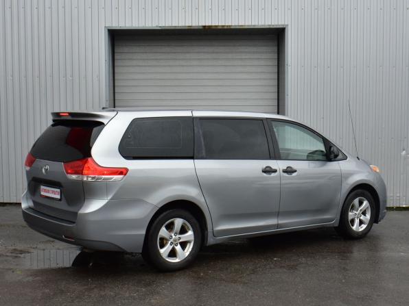 Toyota Sienna III с пробегом 2010 года, цена 1 799 000 рублей, 228000 км, минивэн, Автокод Объявления