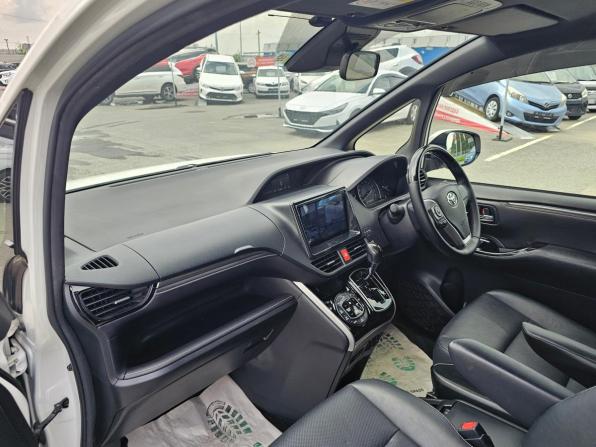 Toyota Esquire I Рестайлинг с пробегом 2018 года, цена 2 199 995 рублей, 106214 км, минивэн, Автокод Объявления