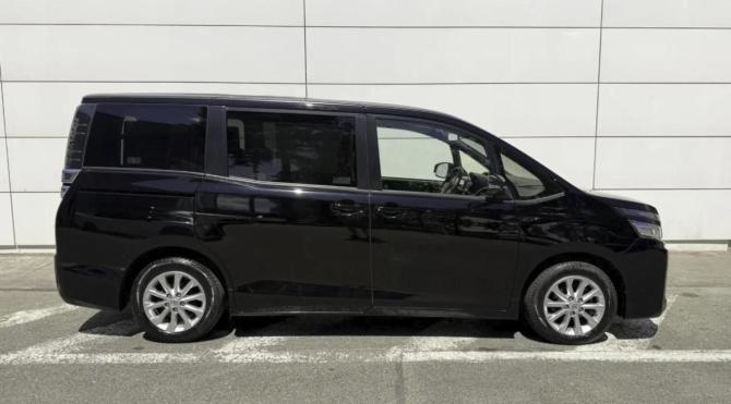 Toyota Voxy III (R80) Рестайлинг с пробегом 2019 года, цена 2 360 000 рублей, 146607 км, минивэн, Автокод Объявления