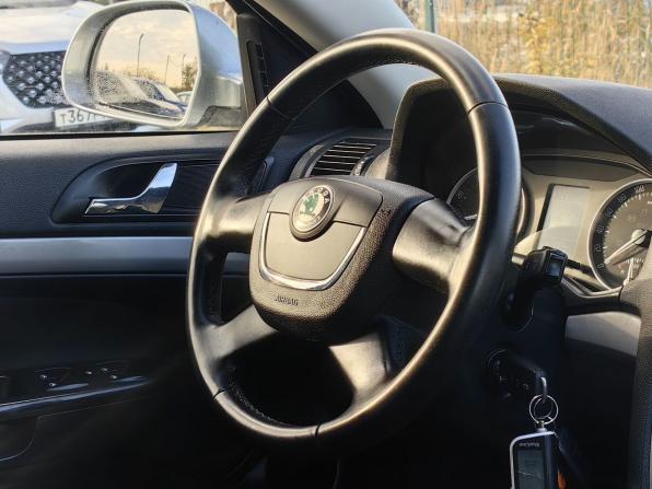 Skoda Octavia II (A5) Рестайлинг с пробегом 2013 года, цена 699 000 рублей, 252500 км, лифтбек, Автокод Объявления
