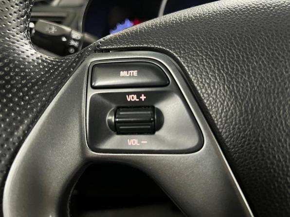 Kia Rio III Рестайлинг с пробегом 2017 года, цена 966 000 рублей, 172746 км, седан, Автокод Объявления