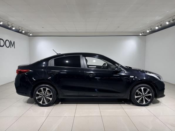 Kia Rio IV с пробегом 2018 года, цена 1 299 000 рублей, 98813 км, седан, Автокод Объявления