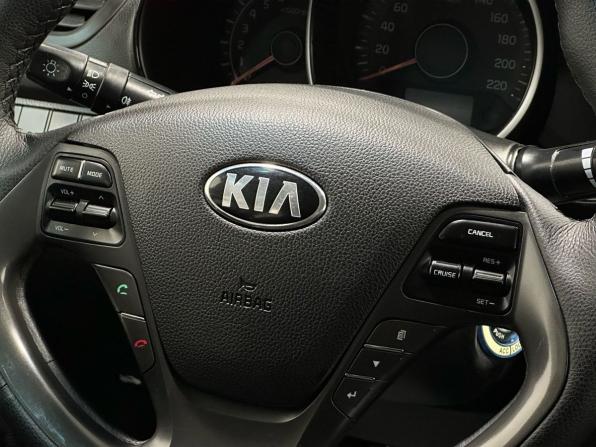 Kia Rio III Рестайлинг с пробегом 2016 года, цена 879 900 рублей, 111209 км, седан, Автокод Объявления