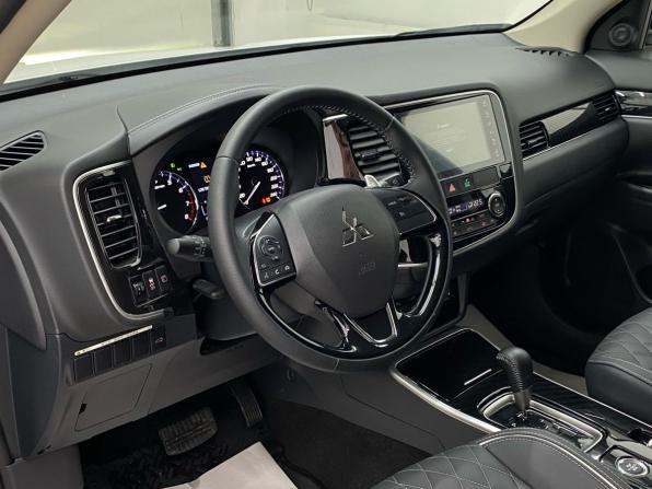 Mitsubishi Outlander III Рестайлинг 3 с пробегом 2022 года, цена 3 850 000 рублей, 900 км, внедорожник, Автокод Объявления