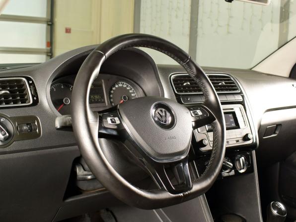 Volkswagen Polo V Рестайлинг с пробегом 2017 года, цена 777 999 рублей, 251560 км, седан, Автокод Объявления