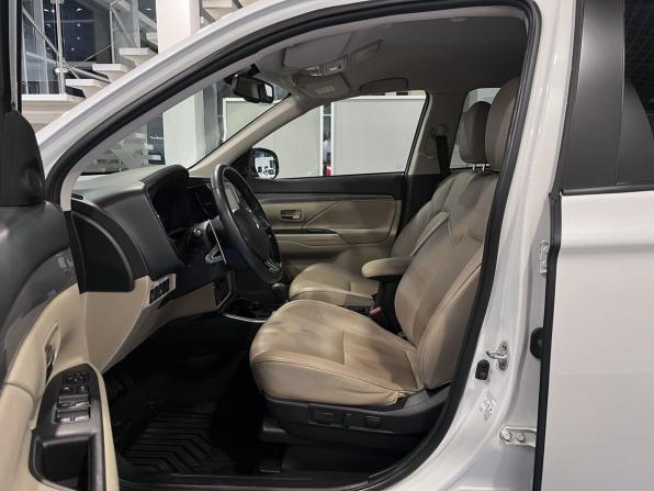 Mitsubishi Outlander III Рестайлинг 3 с пробегом 2020 года, цена 2 710 000 рублей, 112605 км, внедорожник, Автокод Объявления