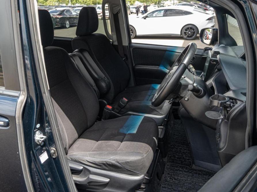 Toyota Voxy III (R80) Краснодар  - изображение 11