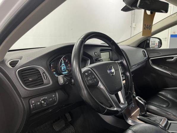Volvo V40 Cross Country I с пробегом 2013 года, цена 950 000 рублей, 240000 км, хэтчбек, Автокод Объявления