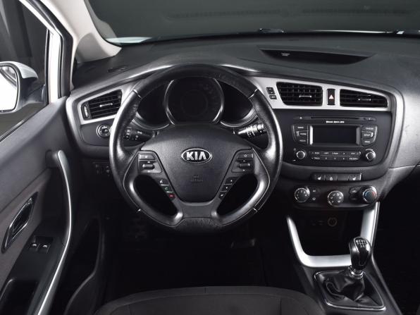 Kia Ceed II Рестайлинг с пробегом 2015 года, цена 919 995 рублей, 131048 км, хэтчбек, Автокод Объявления