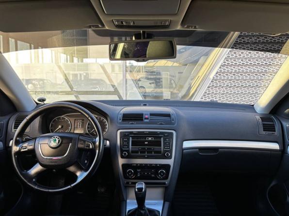 Skoda Octavia II (A5) Рестайлинг с пробегом 2011 года, цена 799 000 рублей, 194684 км, лифтбек, Автокод Объявления