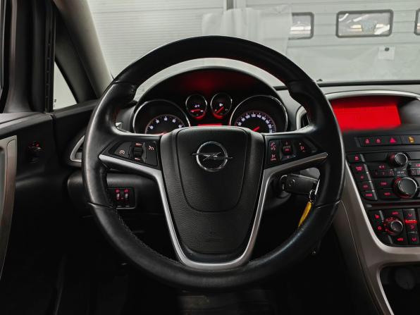 Opel Astra J с пробегом 2011 года, цена 690 000 рублей, 114588 км, хэтчбек, Автокод Объявления