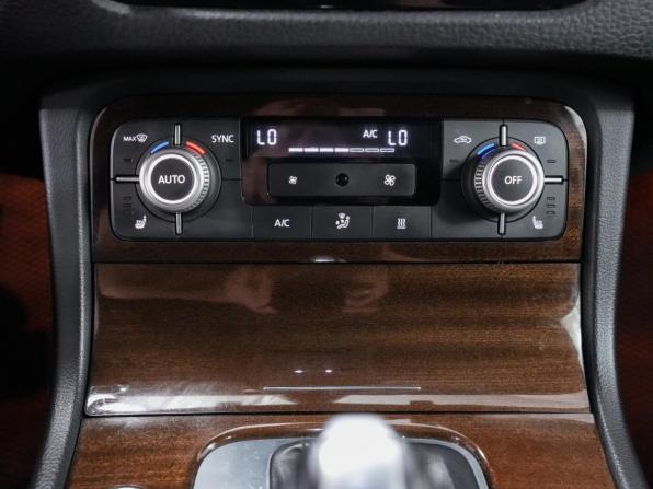 Volkswagen Touareg II Рестайлинг с пробегом 2015 года, цена 2 550 000 рублей, 260000 км, внедорожник, Автокод Объявления