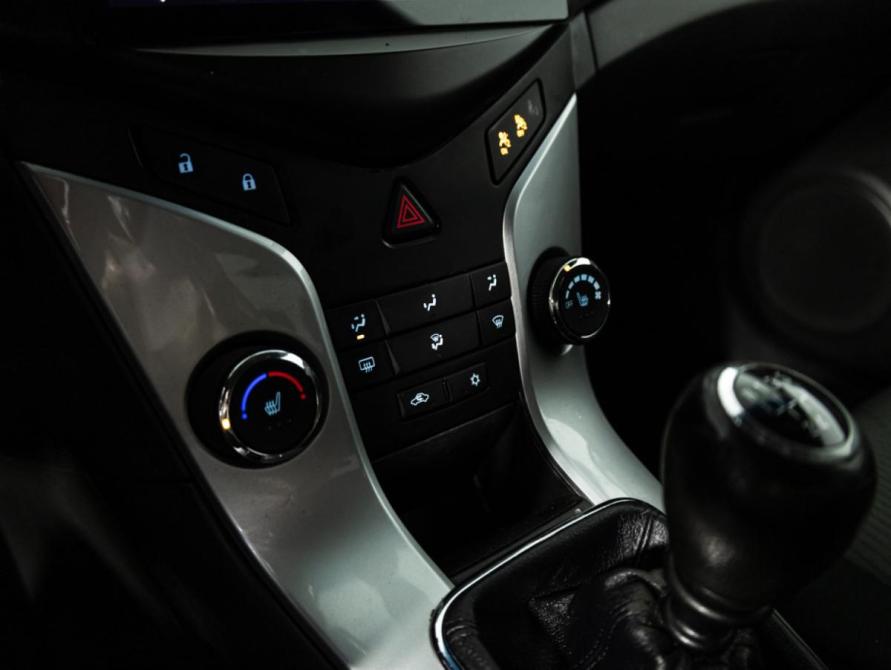 Chevrolet Cruze I Рестайлинг Санкт-Петербург  - изображение 17