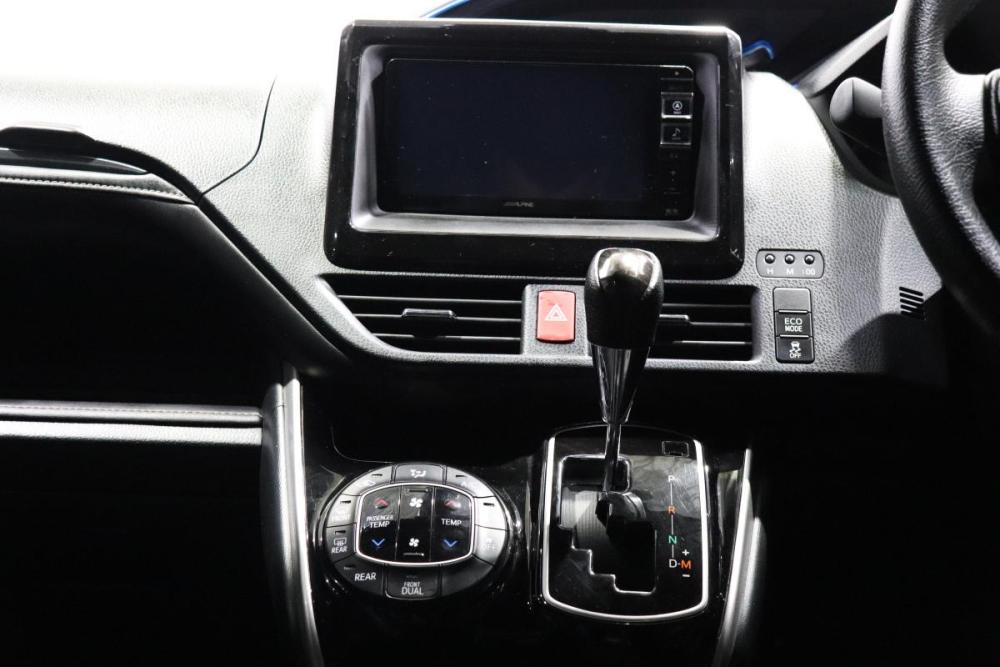 Toyota Esquire I Рестайлинг Иркутск  - изображение 17