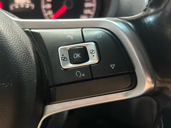 Volkswagen Polo V Рестайлинг с пробегом 2018 года, цена 999 000 рублей, 189904 км, седан, Автокод Объявления