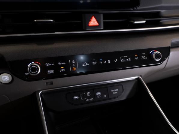 Kia Carnival IV Рестайлинг с пробегом 2025 года, цена 5 600 000 рублей, 12428 км, минивэн, Автокод Объявления
