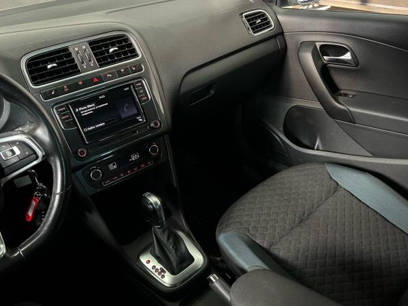 Volkswagen Polo V Рестайлинг с пробегом 2019 года, цена 1 570 000 рублей, 86100 км, седан, Автокод Объявления