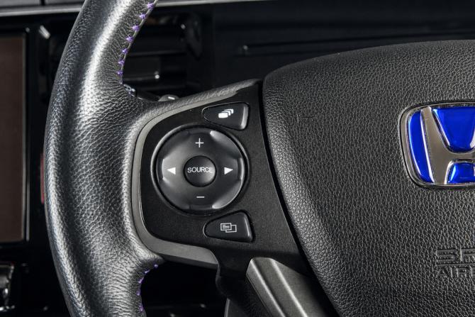 Honda Stepwgn V с пробегом 2020 года, цена 2 579 000 рублей, 68585 км, минивэн, Автокод Объявления