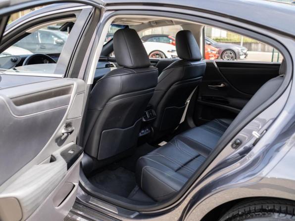 Lexus ES VII Рестайлинг с пробегом 2021 года, цена 4 449 000 рублей, 83201 км, седан, Автокод Объявления