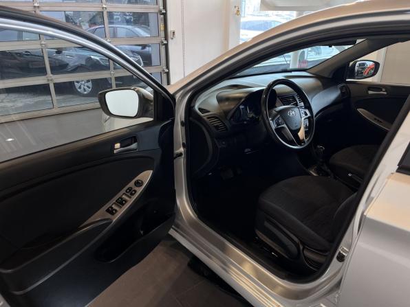 Hyundai Solaris I Рестайлинг с пробегом 2016 года, цена 1 075 000 рублей, 179468 км, седан, Автокод Объявления