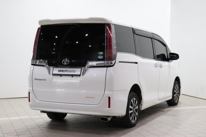 Toyota Esquire I Рестайлинг с пробегом 2018 года, цена 2 300 000 рублей, 63771 км, минивэн, Автокод Объявления