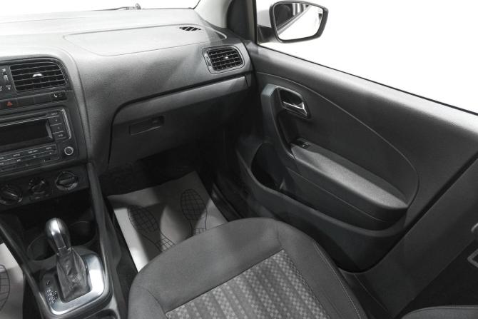 Volkswagen Polo V Рестайлинг с пробегом 2015 года, цена 899 000 рублей, 250000 км, седан, Автокод Объявления