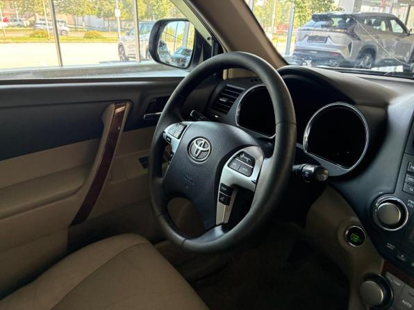 Toyota Highlander II (XU40) Рестайлинг с пробегом 2011 года, цена 1 725 000 рублей, 210000 км, внедорожник, Автокод Объявления